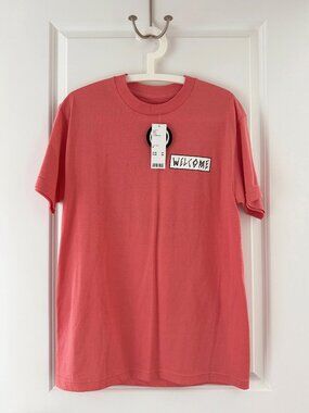 URBAN OUTFITTERS Welcome Talisman Tee – Coral – Size M – NWT
